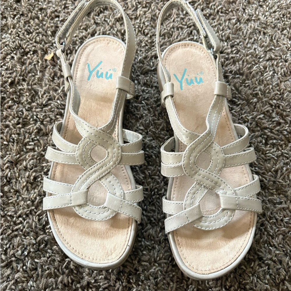 Yuu Women's Beige Strappy Sandals